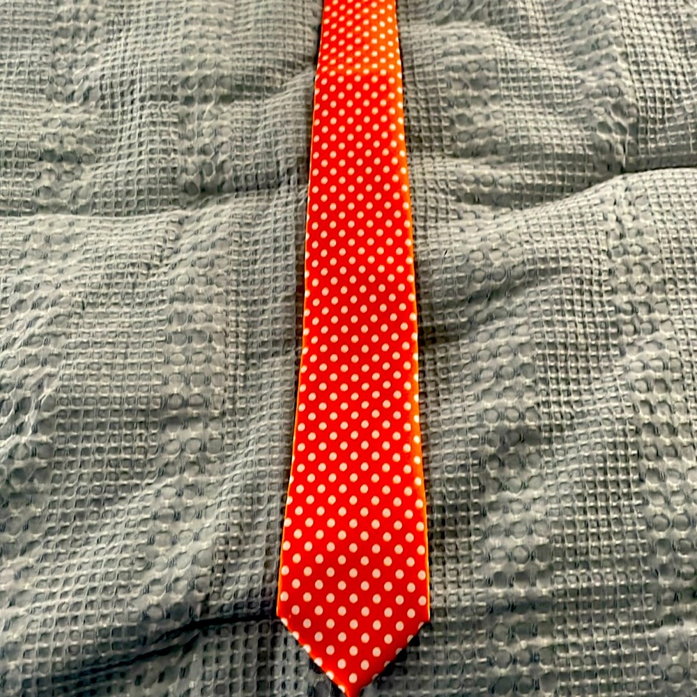 Dotted orange tie